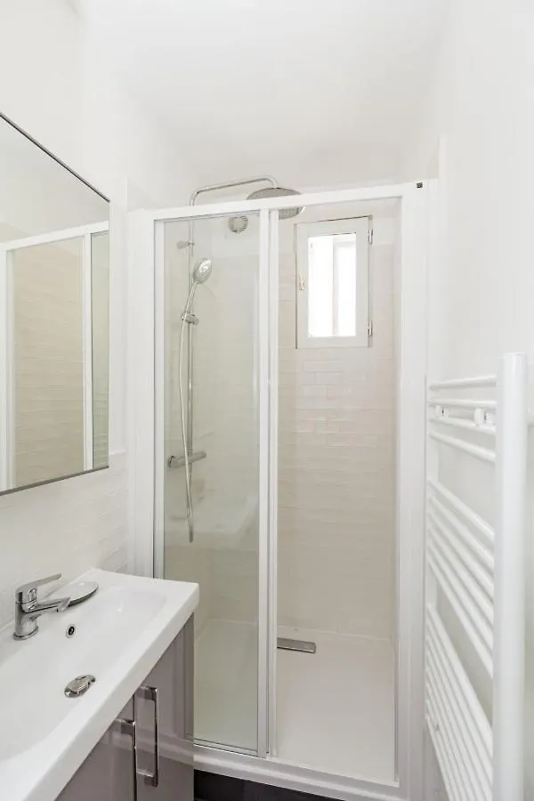 Apartament Nice 32 M Renovated And With Comfort In Paryż Francja